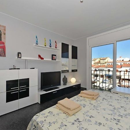 Апартаменты D-Lux Studio Эмпуриабрава Экстерьер фото